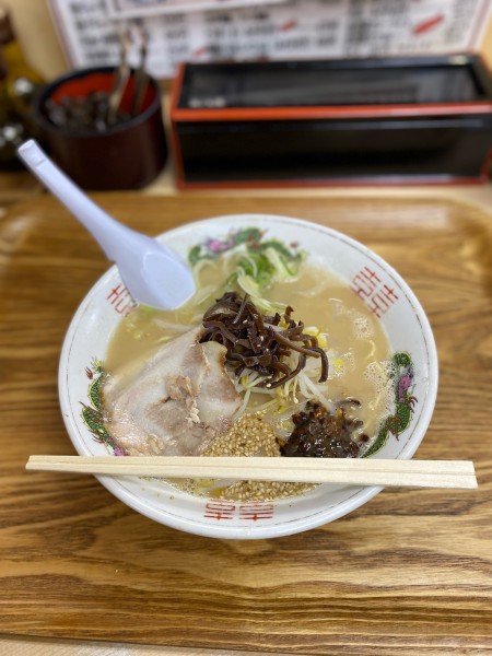 「福山豚骨ラーメン黒マー油トッピング」@八十吉の写真