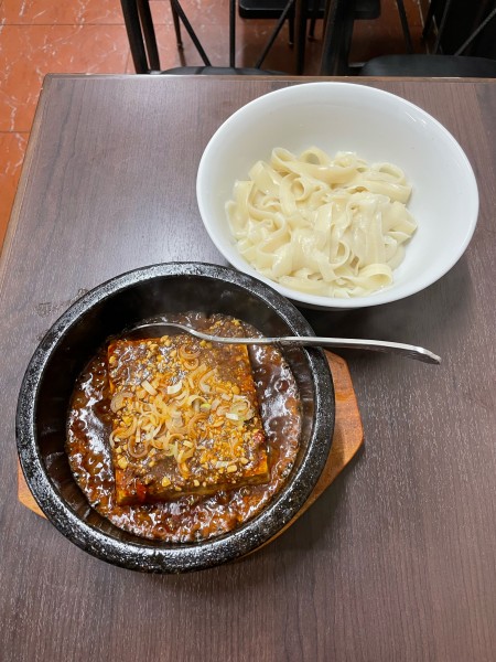 「石焼麻婆豆腐刀削麺(850円)」@匠味の写真