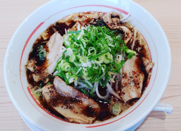 「黒ラーメン」@中華飯麺 万両力石の写真