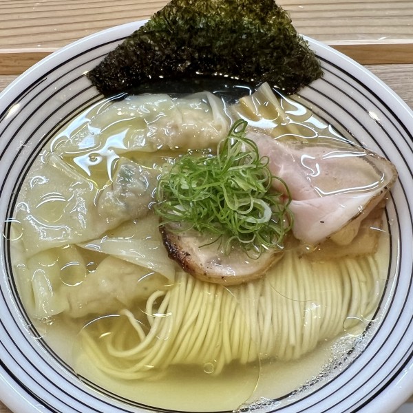 「ワンタン塩そば」@麺道 千鶏の写真