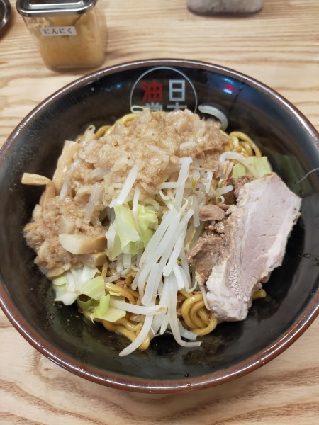 「ブラックジャンク油そば」@日本油党 渋谷総本部の写真