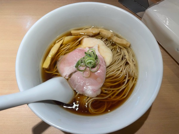 「醤油らぁ麺」@らぁ麺 はやし田 新宿本店の写真