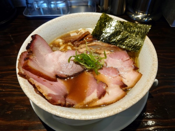 「醤油+チャーシュー」@中華蕎麦 柳の写真