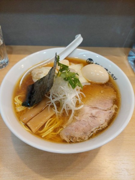 「ミックスワンタン中華そば大盛＋味玉」@麺や 穂ころびの写真