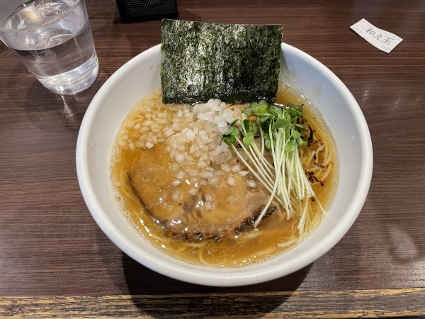 「淡麗煮干し中華そば ¥780 和え玉 ¥100」@自家製麺 まかないへきるの写真