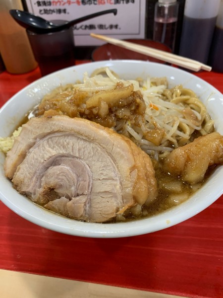 「小ラーメン　生卵」@ラーメン鷹の目 明大前店の写真