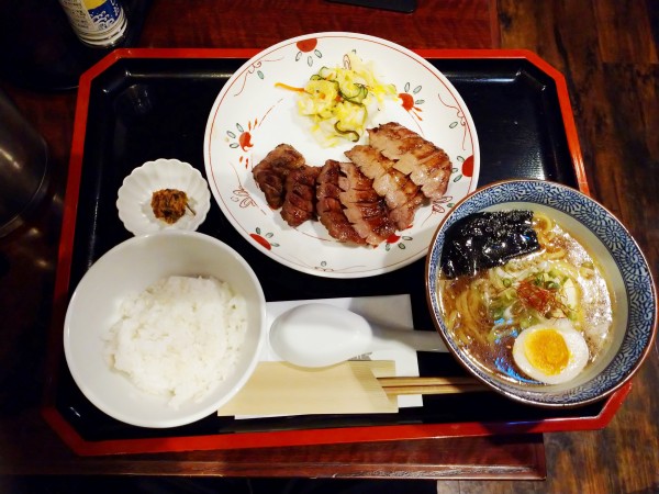 「上たん焼きとハーフラーメン（1,750円）」@牛たん焼き 仙台 辺見 川崎アゼリア店の写真