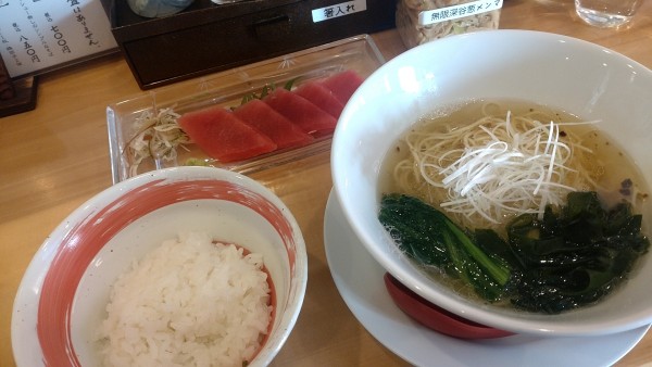 「煮干しかけそば（塩）+日替り丼　700円+450円（税込」@原口商店の写真