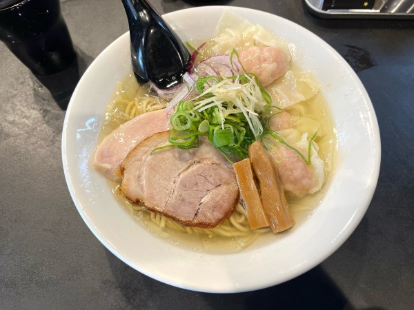 「塩ワンタン麺」@らぁめん 生姜は文化。 中野店の写真