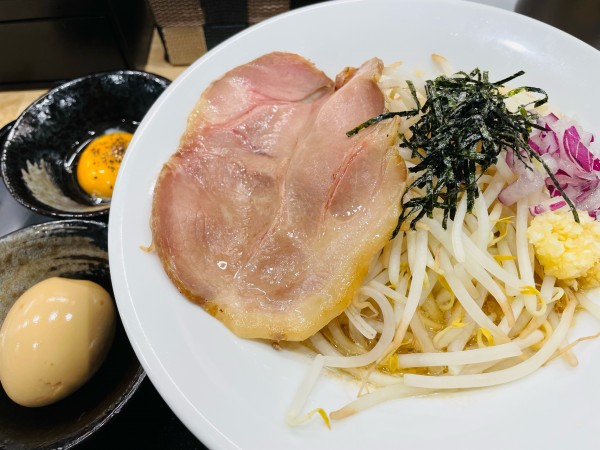 「二郎風まぜそば 800円 替玉 200円 味玉 150円」@Oysstey 日本橋店の写真