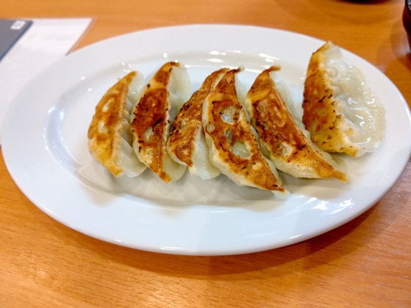 「餃子330円」@横浜家系ラーメン 壱角家 藤岡店の写真