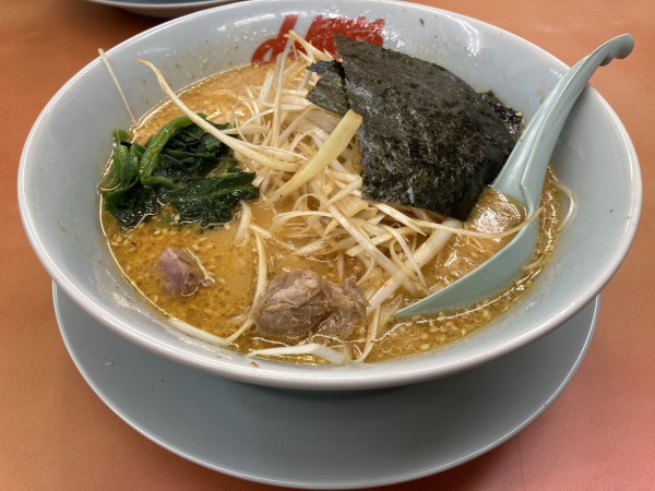 「特製味噌ネギラーメン940円」@ラーメン山岡家 太田店の写真