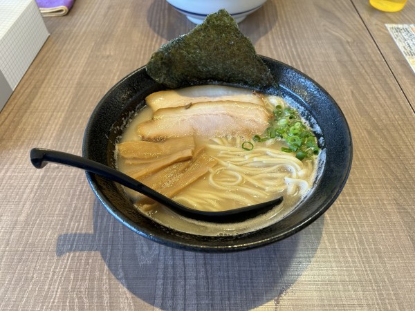 「マグロ白湯ラーメン」@東大和ラーメン大冬樹Season2の写真