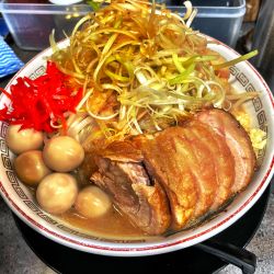 小ぶたネギうずら野菜ニンニクマシマシ