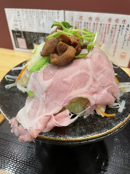 「博多もつ焼き野菜盛りらぁ麺」@博多豚骨らぁ麺 一絆 上野御徒町本店の写真