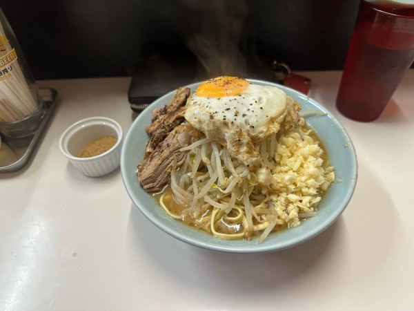 「ラーメン(1000円)目玉焼き(100円)、魚ふん(100円)ト」@ラーメン道 時の鐘の写真