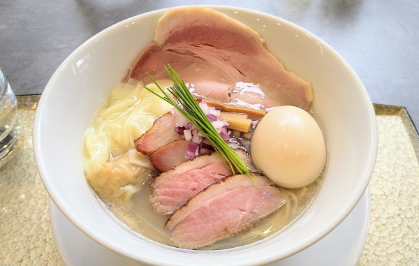 「中華蕎麦〈塩〉特上」@宍道湖しじみ中華蕎麦 琥珀 池袋店の写真