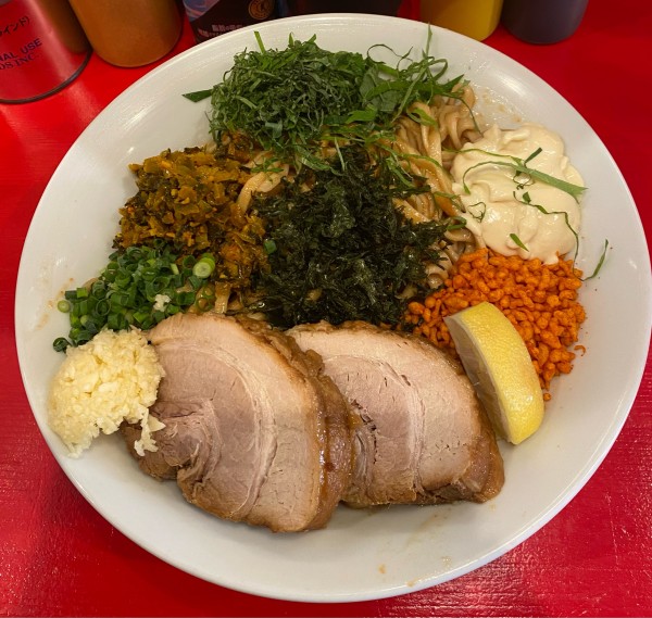 「【限定】明太子バター  豚マシ  ほぐし豚」@ラーメン鷹の目 北千住店の写真