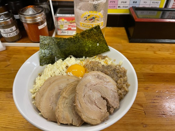 「DX盛りMAZEそば中盛＋チーズ＋マヨネーズ＋生ビール」@麺屋 ガテン なんば心斎橋 総本店の写真