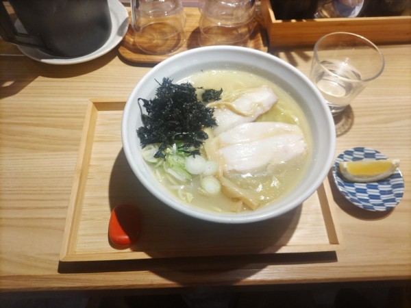 「麹白湯そば」@中華そば 稲るりの写真