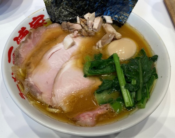 「上ラーメン もも 煮豚 海苔 硬 多」@ラーメン 三浦家の写真