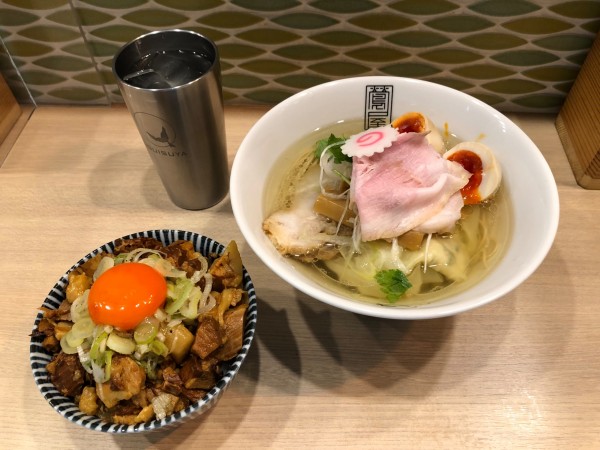 「特製塩ラーメン+土鍋ご飯ネギたまチャーシュー」@鶯屋の写真