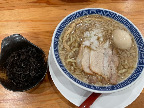 「背脂中華そば　味玉黒海苔トッピング」@新潟発祥 なおじ 大阪上新庄店の写真