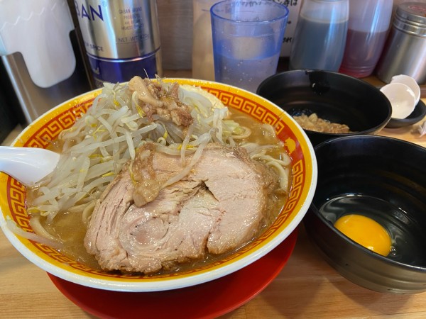 「ラーメン 880円 生卵 80円」@えどもんど 中野の写真
