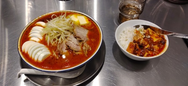 「ﾁｬｰｼｭｰ寅そば+ゆで玉子、ﾊﾞﾀｰ、小麻婆丼」@中華そば赤寅の写真