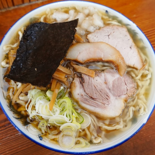 「中華そば 普通 900円（味の濃さ普通・身入り）」@ケンちゃんラーメンの写真