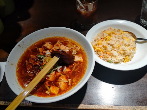 「本日の日替わり①(マーボーラーメン&半チャーハン)900円」@上海華龍 ヤマダ電機LABI1高崎店の写真