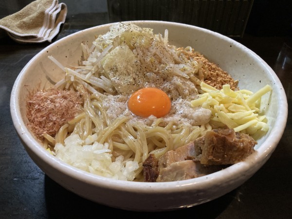 「まぜ豚そば大盛り1150円」@まるぶし とんやの写真