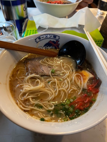 「豚骨ラーメン＋限定鯵丼　950円」@ラーメン隊 目黒三田店の写真