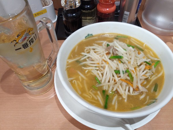 「味噌ラーメン580円、ハイボール320円」@日高屋 柏西口駅前店の写真
