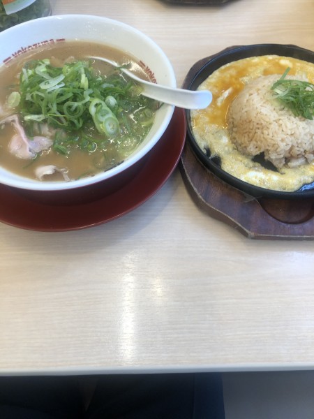 「ラーメンとチャーハン　940円」@ラーメン横綱 鳳店の写真