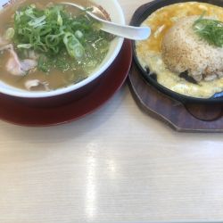 ラーメンとチャーハン　940円
