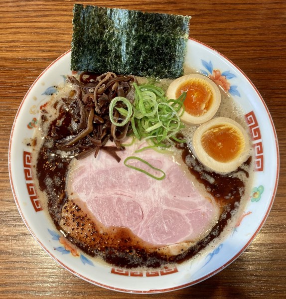 「濃厚ラーメン黒+替玉」@ラーメンかなやの写真