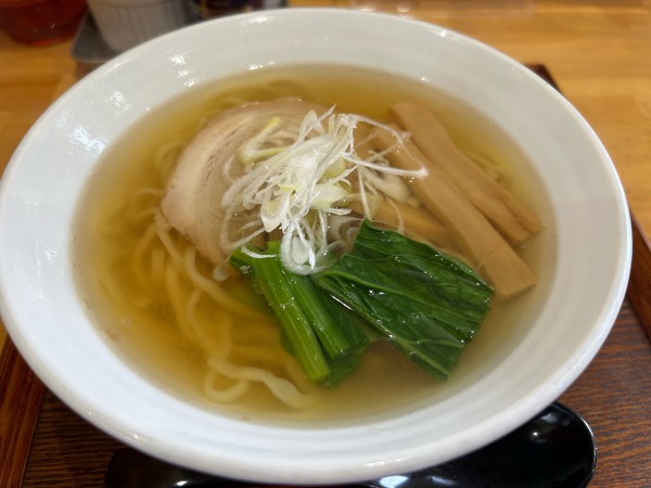 「白醤油らーめん650円」@らーめん はなはなの写真