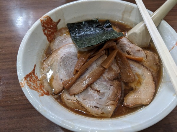 「醤油チャーシュー麺」@らーめん治 らいおん 百草店の写真