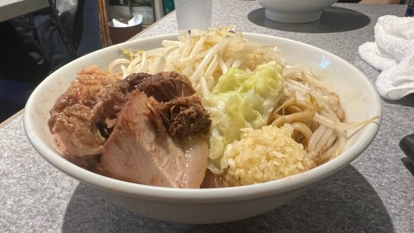「ラーメン並(250g) ヤサイニンニク」@ラーメン宮郎の写真