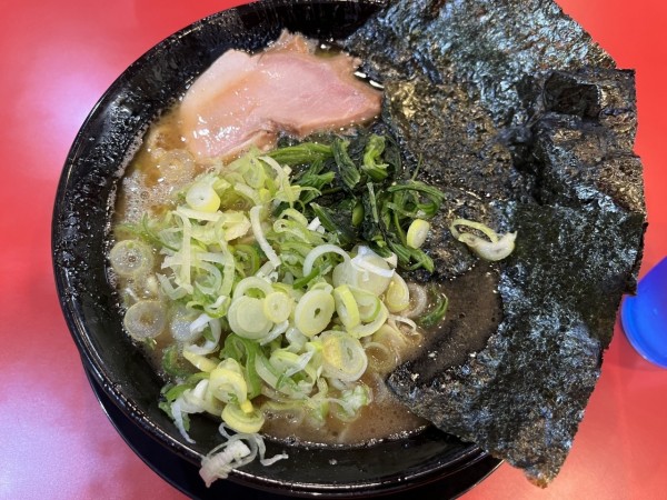 「きざみネギラーメン930円」@家系ラーメン王道 王道之印の写真