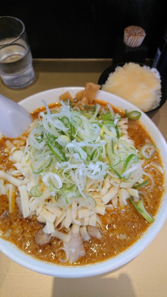 「超濃厚ごっつカレーラーメン+チーズ+無料半ライス」@超ごってり麺 ごっつ 津田沼店の写真