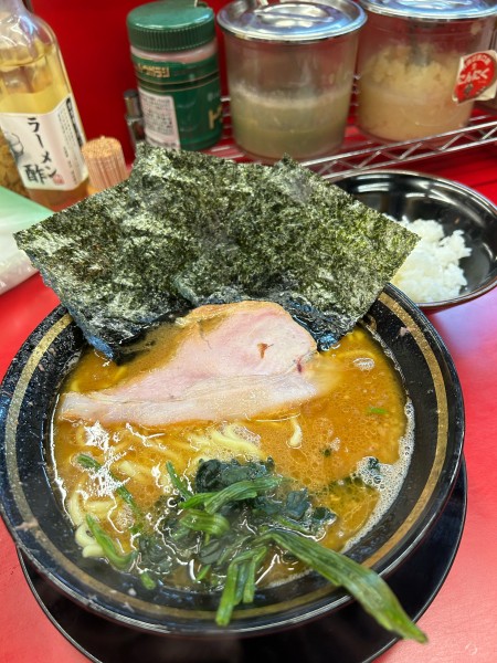 「ラーメン並＋半ライス」@柏 王道家の写真