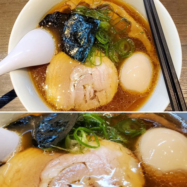 「醤油らぁ麺＋味付け玉子」@支那そばや 本店の写真