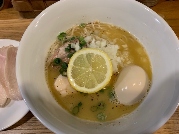 「鶏白湯と貝出汁のそば」@中華蕎麦 はざまの写真