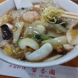 什景湯麺＝五目ラーメン(750)