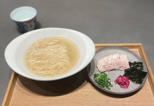 「クリア豚骨 ¥1320、替え玉¥220」@銀座 月やの写真