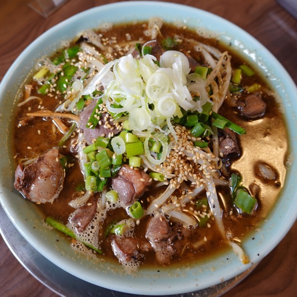 「フランス鴨モツ中華そば 950円」@湯の台食堂の写真