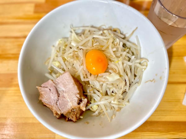 「まぜそば醤油　野菜半分　半麺　900」@麺処 MAZERUの写真