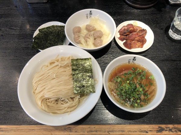 「ワンタンつけそば+ワンタン3個+海苔5枚+刻みチャーシュー」@支那ソバ 小むろの写真